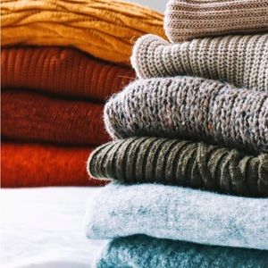 Sweater / knit Box - new, gently used, great condition!